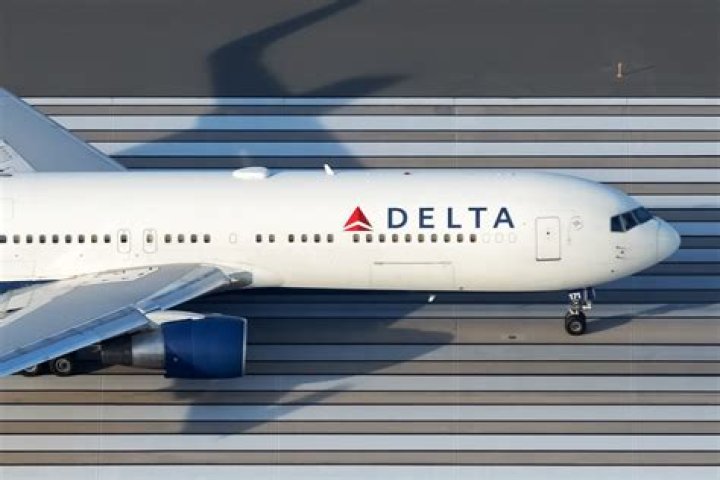 What health insurance does Delta Air Lines have?